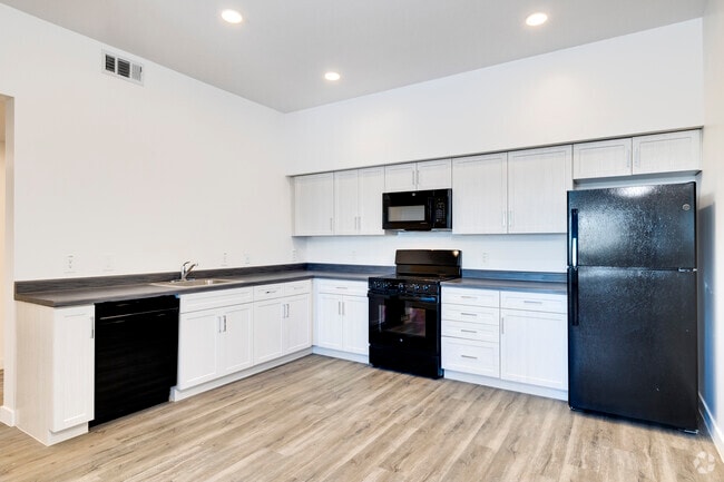 2BR, 1BA - 801SF - Kitchen