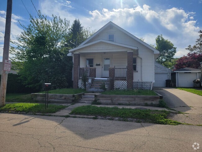 Building Photo - Available E Peoria 3BR/1BA w/Garage Rental