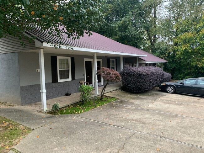 Building Photo - 1b/1b apartment Unit 421 Watson Lane. Apt 4