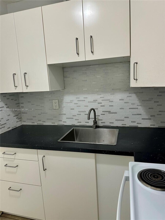 Photo - 2565 W 56th St Unidad 108