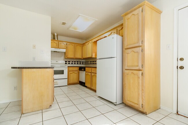 Photo - 1105 Lexington Cir Unit 2
