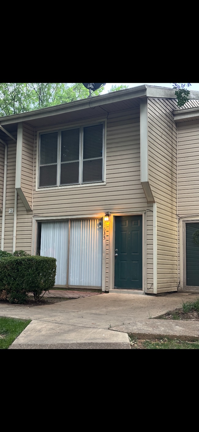 Building Photo - 1635 Quail Hollow Rd Unit Whispering Oaks 1 Bedroom Condo