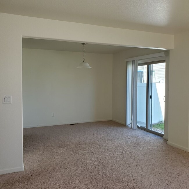 Photo - 3 BED 2.5 BATH SADDLE RIDGE TOWNHOME