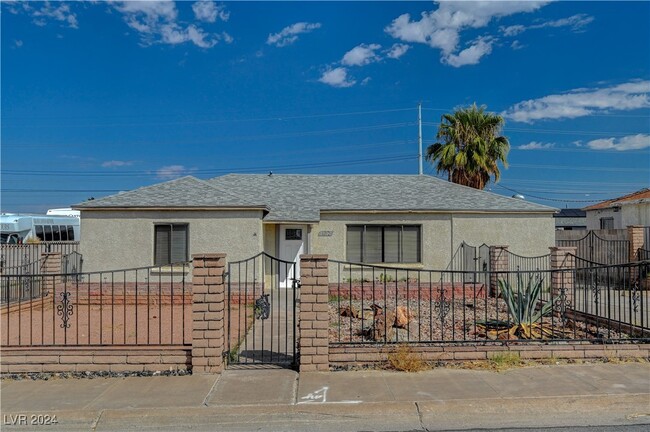 Photo - 102 N Cholla St House