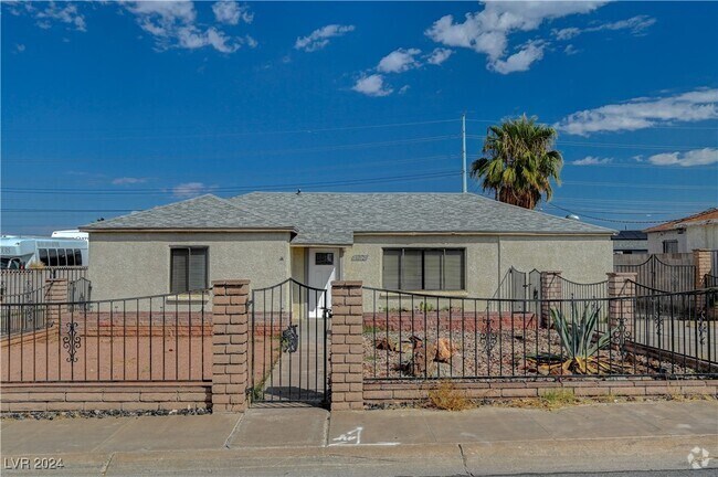 Building Photo - 102 N Cholla St Rental