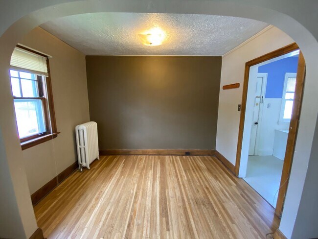 Photo - 908 E 4th St Unit 2