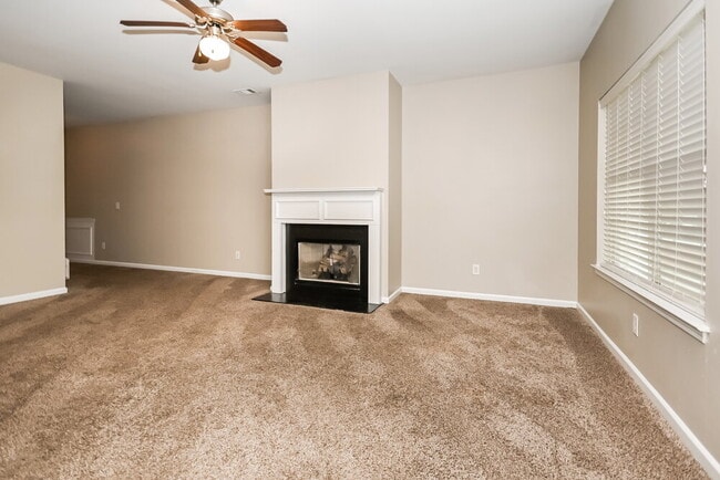 Photo - 438 Orchid Ln