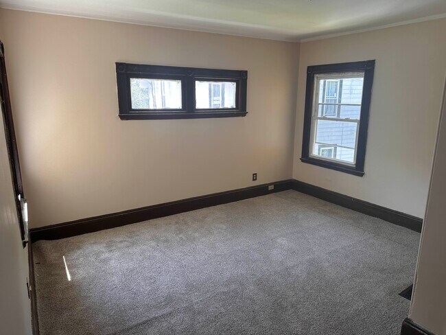 73 Maple St Unit 2