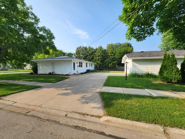 Photo - 1027 Cardinal St