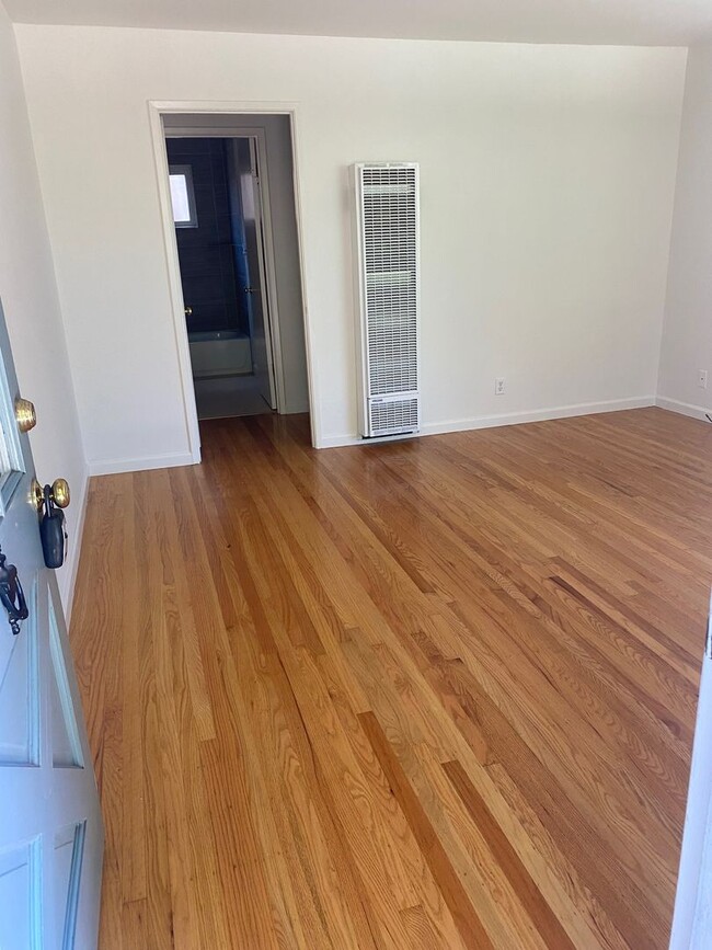 Building Photo - 258 Palo Alto Ave Unit 258 Palo Alto Ave  2 Rental