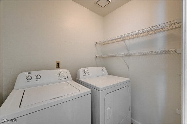 Building Photo - 2040 Willowbury Dr