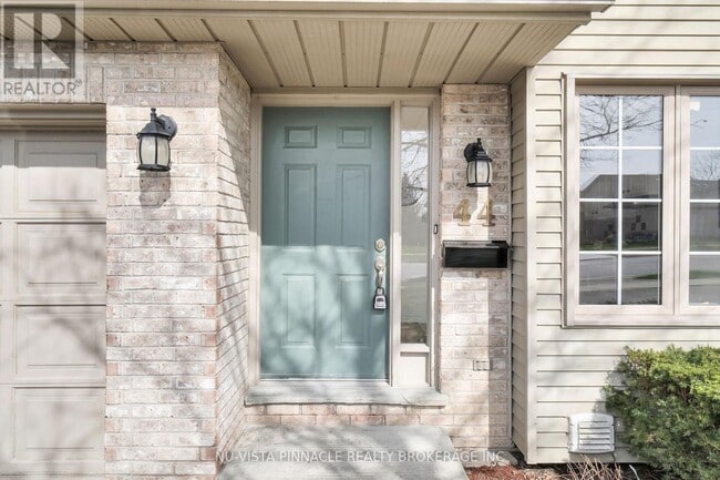 Photo - 410 Ambleside Dr