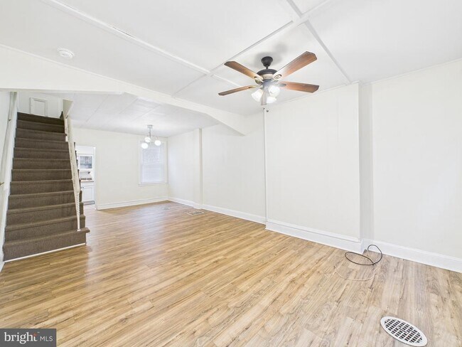 Photo - 1825 Carlton St