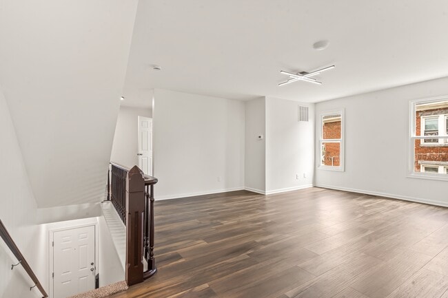 Photo - 753 W Washington St