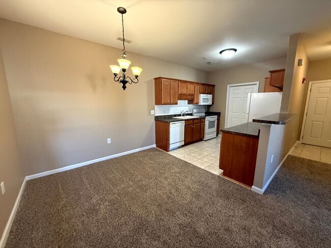 Photo - 635 Marshtree Ln