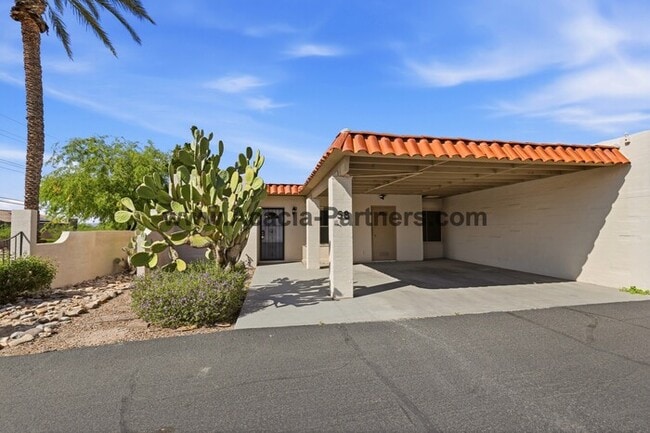 Building Photo - Three bedroom townhome with community pool