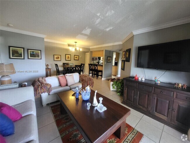 Building Photo - 10765 SW 108th Ave Unit 201 Rental