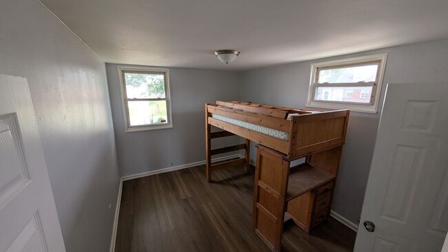 Building Photo - 3 Bedroom end unit with off-street parking