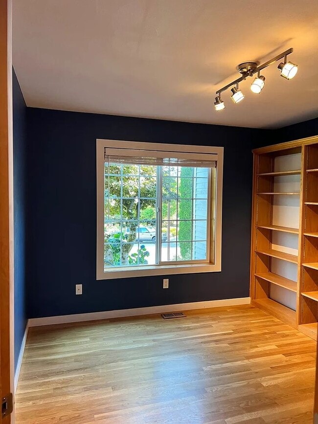 Photo - STUNNING CUSTOM HOME! IN STEILACOOM- MINUT...