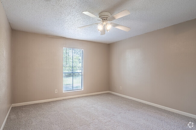 2BR, 2BA - 950SF