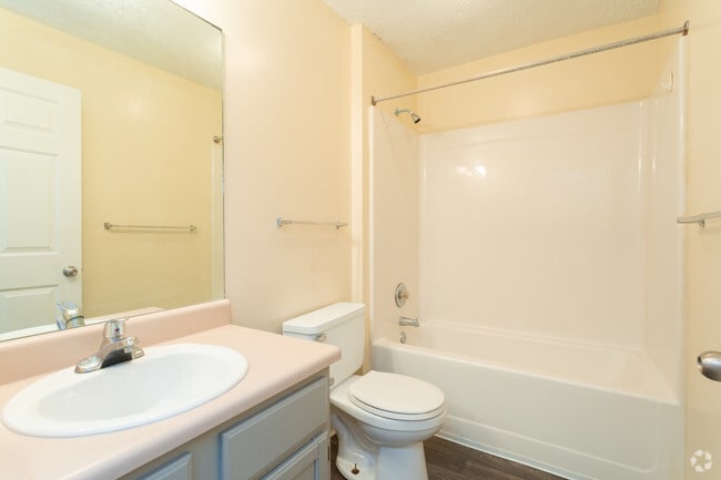 2BR, 2BA -1100 SF