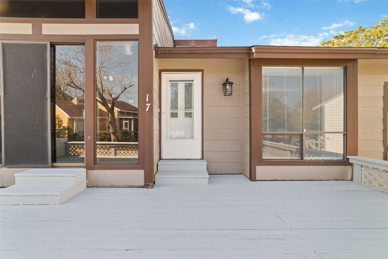 Photo - 17 April Point Dr N