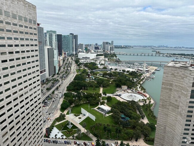 Building Photo - 325 S Biscayne Blvd Unit 4324 Rental