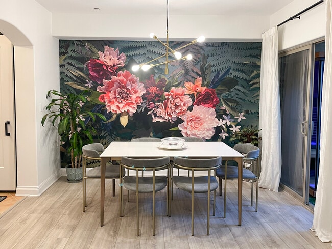 Building Photo - 5037 Rosewood Ave Unit 101