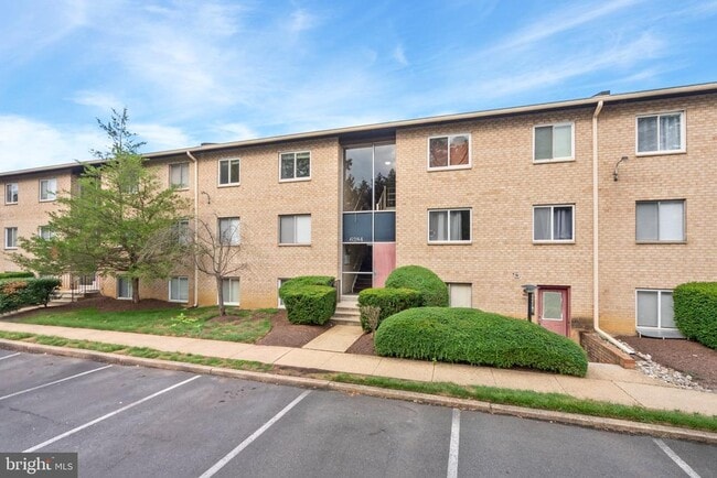 Building Photo - 6284 Rose Hill Dr Unit E