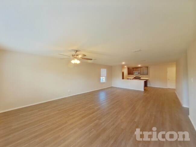 Photo - 746 Bayonet St