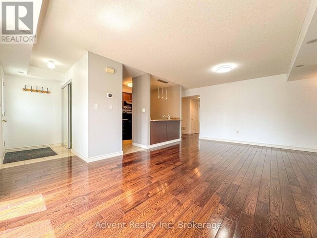 Photo - 160 Louisbourg Way