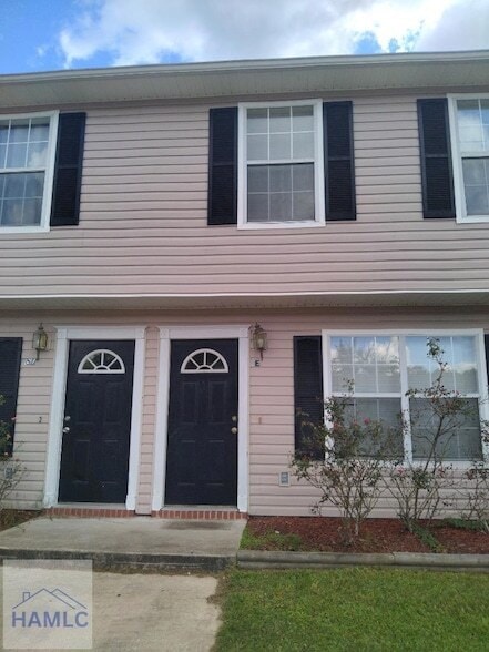 Building Photo - 1100-8E Pineland Ave