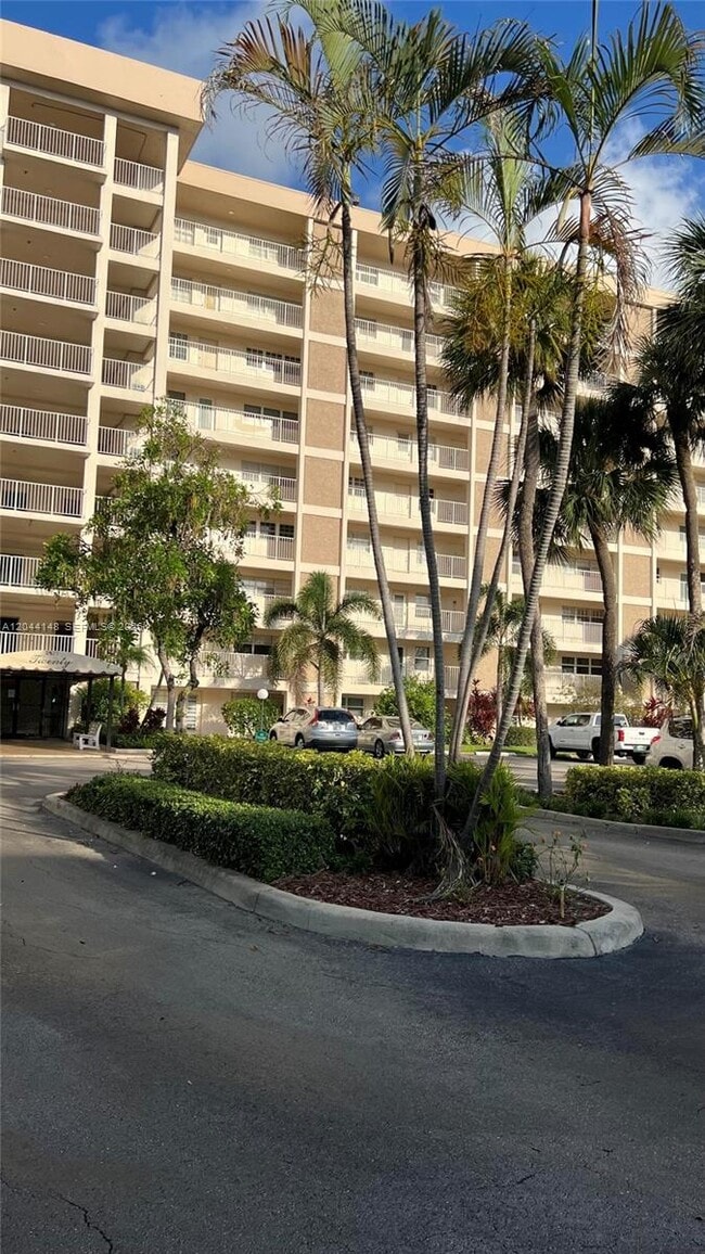 2901 S Palm Aire Dr Unit 408