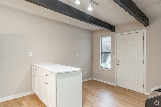 2BR, 2BA - 850SF - Kitchen