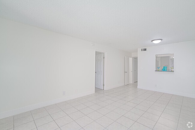 2BR, 2BA - 1,000SF