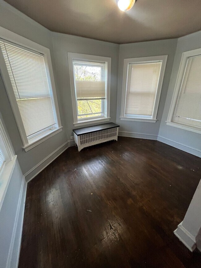 Photo - 7346 S Phillips Ave Unit 7346 S Phillips Ave - 3