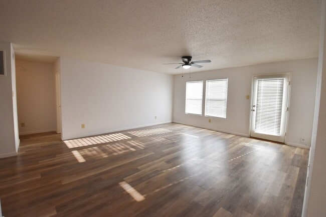 Photo - 551 Runnymede Ct