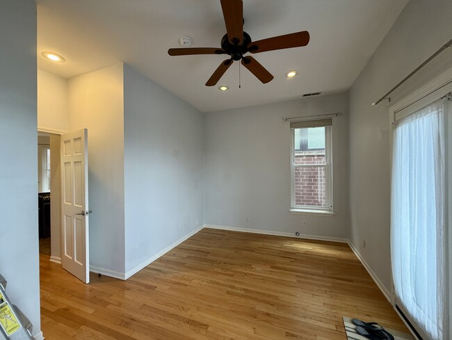 Photo - 1350 N Leavitt St Unit 2