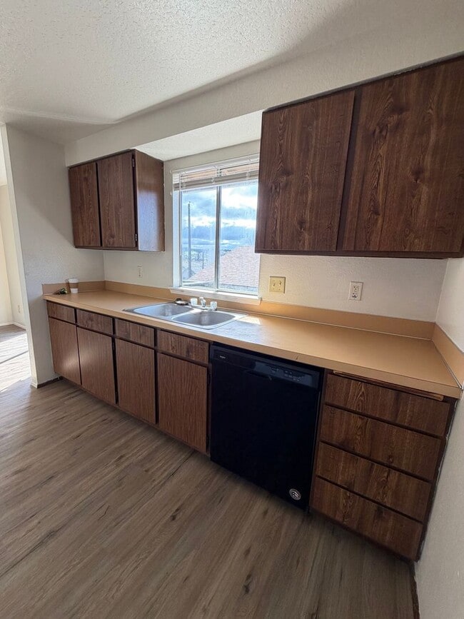 Photo - Newly remolded 3b/1b duplex