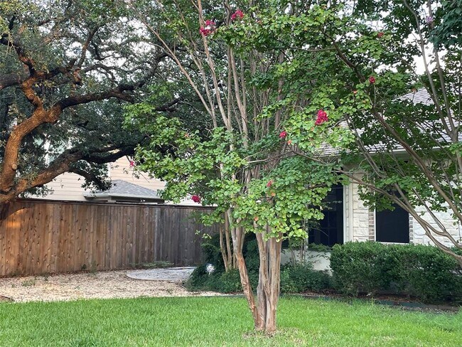 Photo - 120 Brazos Dr