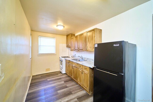 Photo - 10 Railroad Ave Unit 4