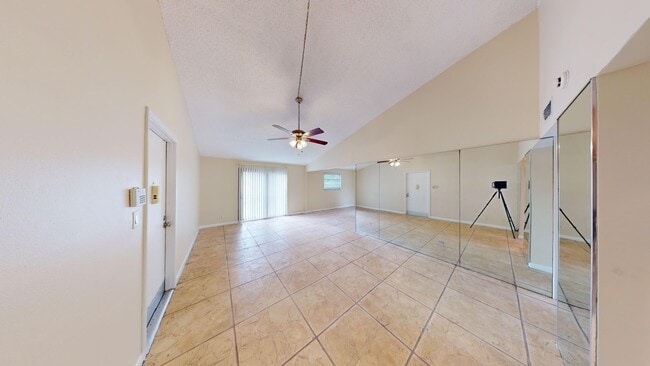 Photo - 1br /1bath Condo With Den Available Now In Boca Raton!  **Water & Cable Included**