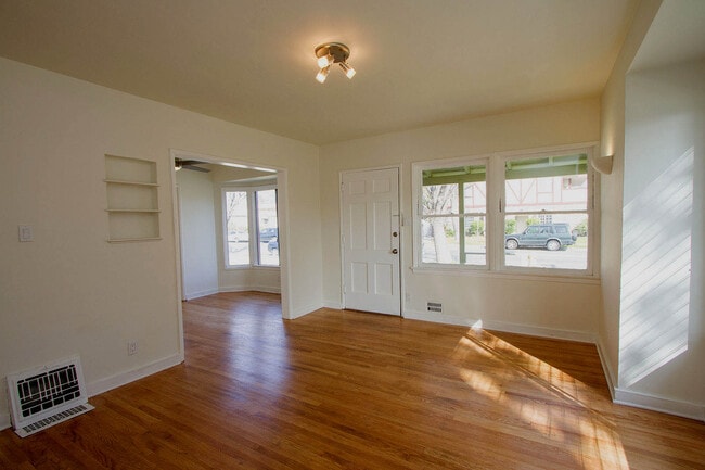 Building Photo - 1730 Lake St Unit 1730