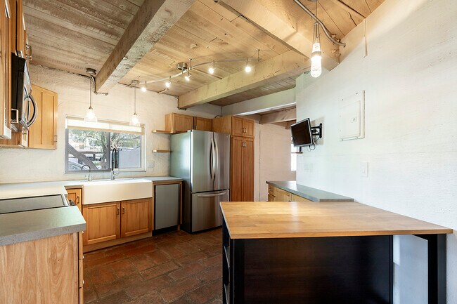 Photo - 6840 E 2nd St Unidad 10