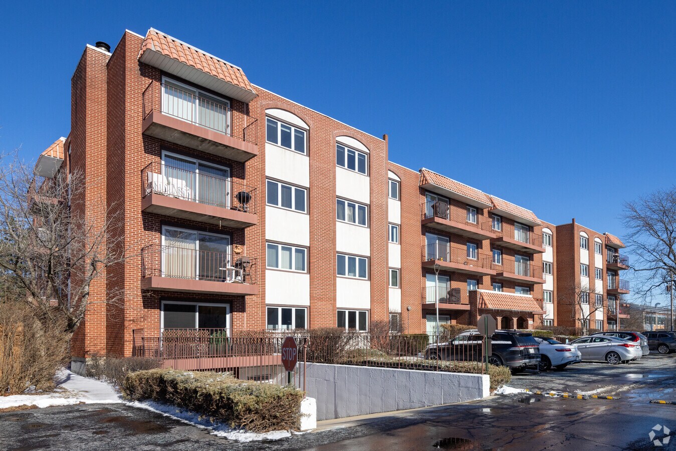 Photo - Spanish Court