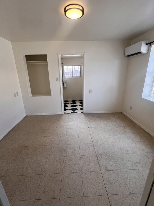 Photo - 132 W Lincoln St