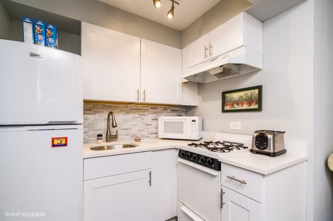 Photo - 666-700 Park Ave W Unit Studio