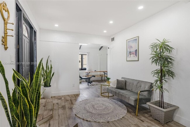 Photo - 2275 NW 30th St