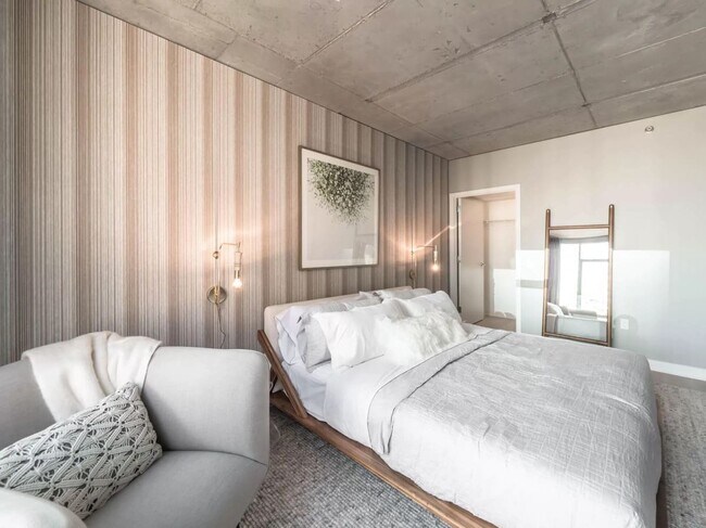 330 W Grand Ave Unit 1706