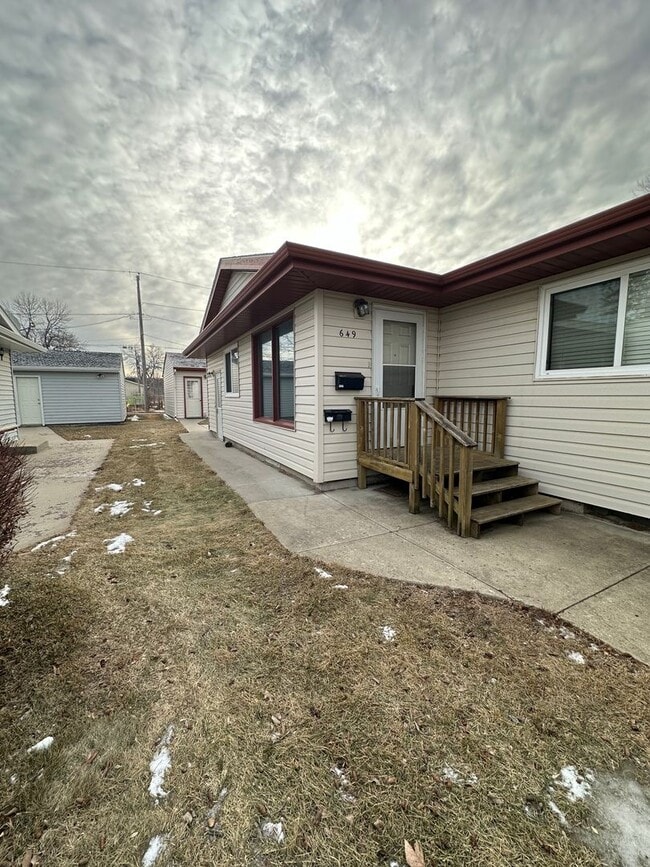 Photo - 649 8th Ave SW Apartment Unit 649 B